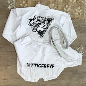 New Children’s Taekwondo Outfit Uniform Tiger Eye Taekwondo Size 5 /190 costume